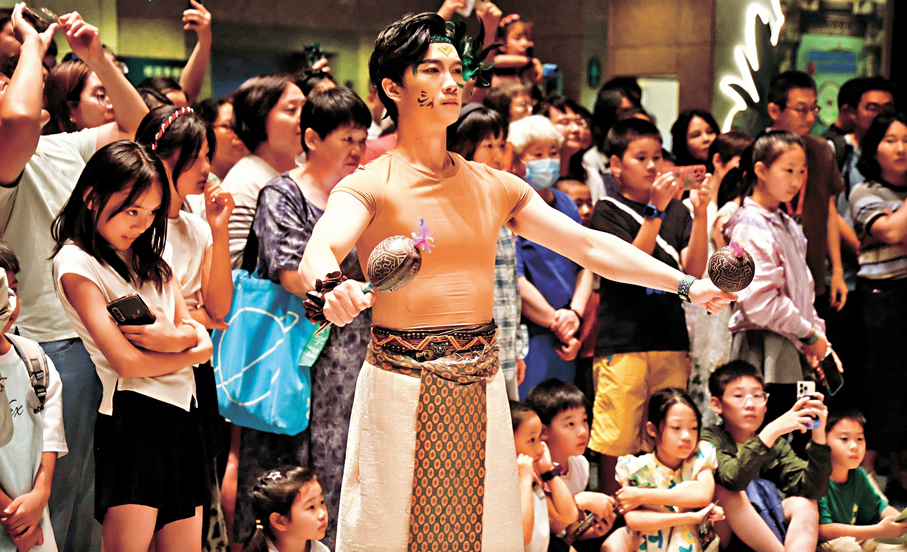 ●親子沉浸式在博物館內欣賞「世界樹之靈：美洲『萌萌TA』奇妙夜」。