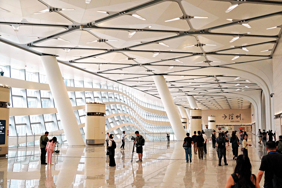 ●皇崗口岸港方口岸區出境旅檢樓層。香港文匯報記者曾興偉  攝