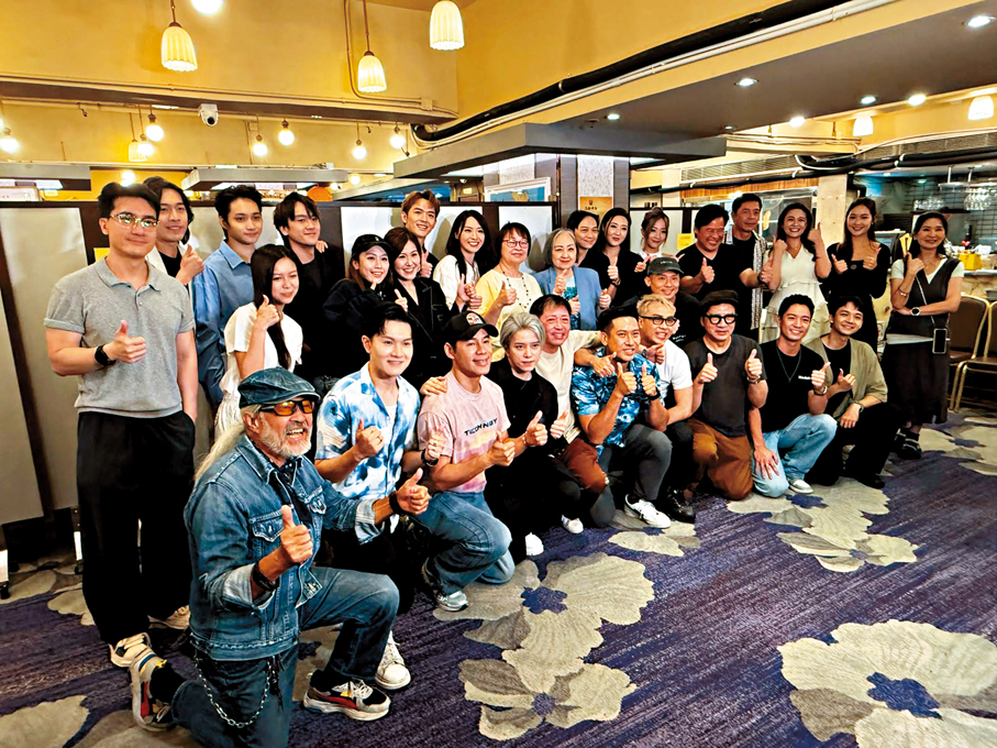 ●《非份之罪》一班演員前晚出席晚宴，埸面熱鬧。  香港文匯報記者阿祖 攝