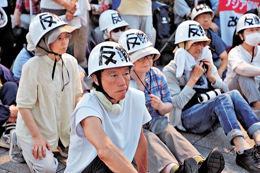 ●民眾在日本廣島和平紀念公園參加集會。新華社