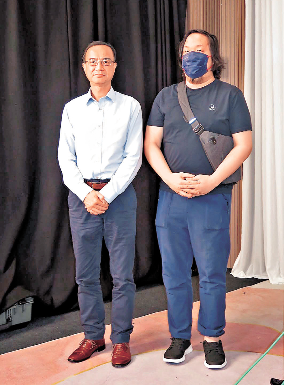 ●黎彼得兒子黎樹德（右）昨日與鍾志光一同見傳媒。 香港文匯報記者阿祖 攝