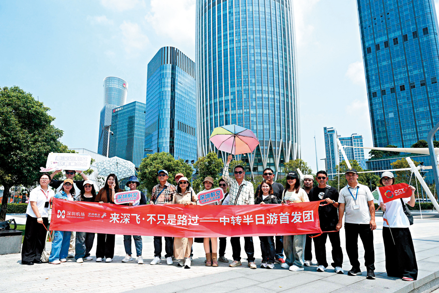 ●旅客遊覽深圳人才公園。 香港文匯報深圳傳真