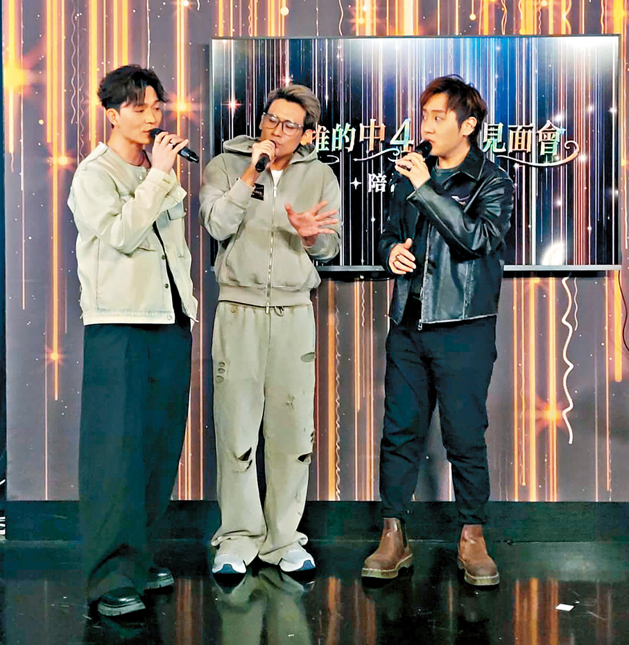 ●（左起）周志康、尹景順和陳旭培合唱《友情歲月》。   香港文匯報記者梁靜儀 攝