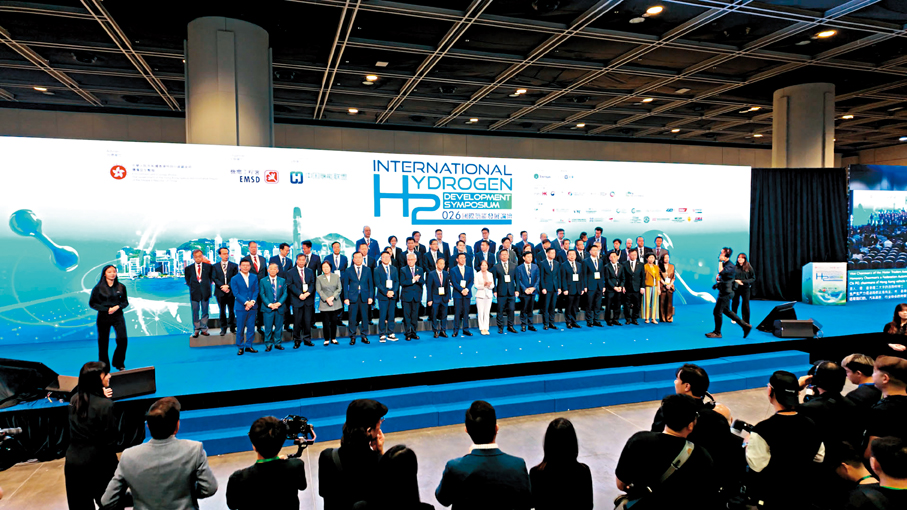 ●十間來自內地、香港和韓國的企業在香港舉辦的國際氫能發展論壇上簽署合作備忘錄，合作在香港發展氫能業務，促進氫能供應鏈的區域整合。   港台供圖