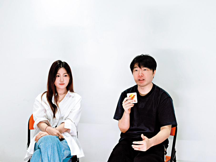 ●《國樂無雙》總導演張芳迪（左）與總製片人吳彤接受香港文匯報專訪。     香港文匯報記者胡若璋 攝