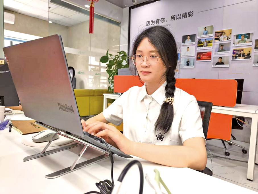 ●李潔雯