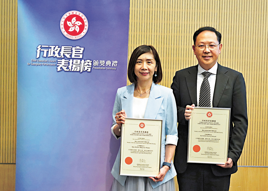 ●「簡約公屋項目跨部門團隊」代表合照。香港文匯報記者曾興偉  攝