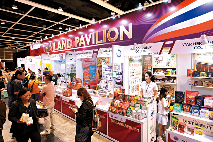 ●圖為美食商貿博覽的泰國參展商檔位。  香港文匯記者北山彥  攝