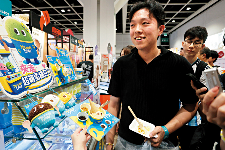 ●Alvin認為，「尊費美食區」值得花錢入場。香港文匯記者北山彥  攝