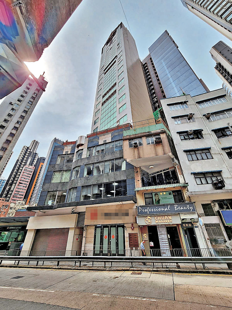 ●一棟20多層樓高的單棟大廈全供來港升學中小學生入住。香港文匯報記者  攝