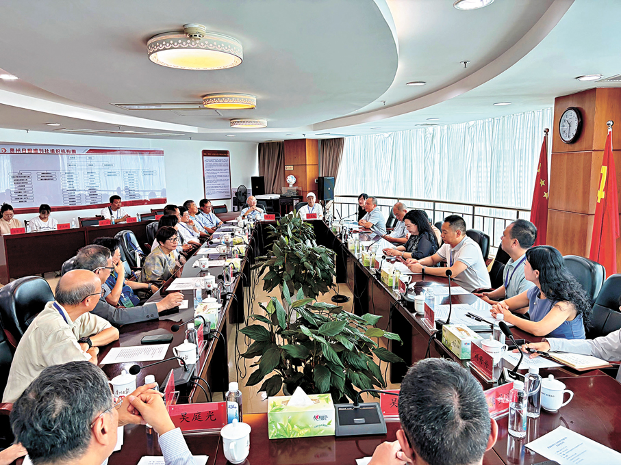 ●香港新聞界中高層人士與貴州日報有關負責人交流座談。 香港文匯報記者韓毅  攝