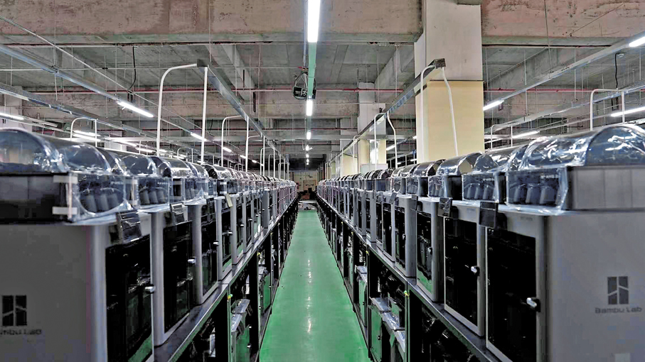 ●深圳光明3D打印農場有上萬打印機同步工作，為全球規模最大的3D打印農場。 香港文匯報深圳傳真