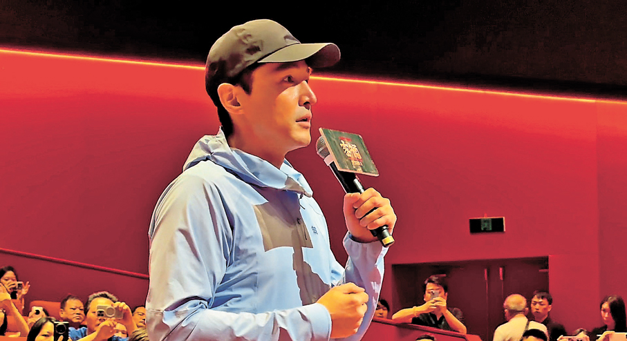 ●胡歌到場支持袁弘新作，並盛讚作品讓他「步步驚心」。 香港文匯報記者張帆  攝
