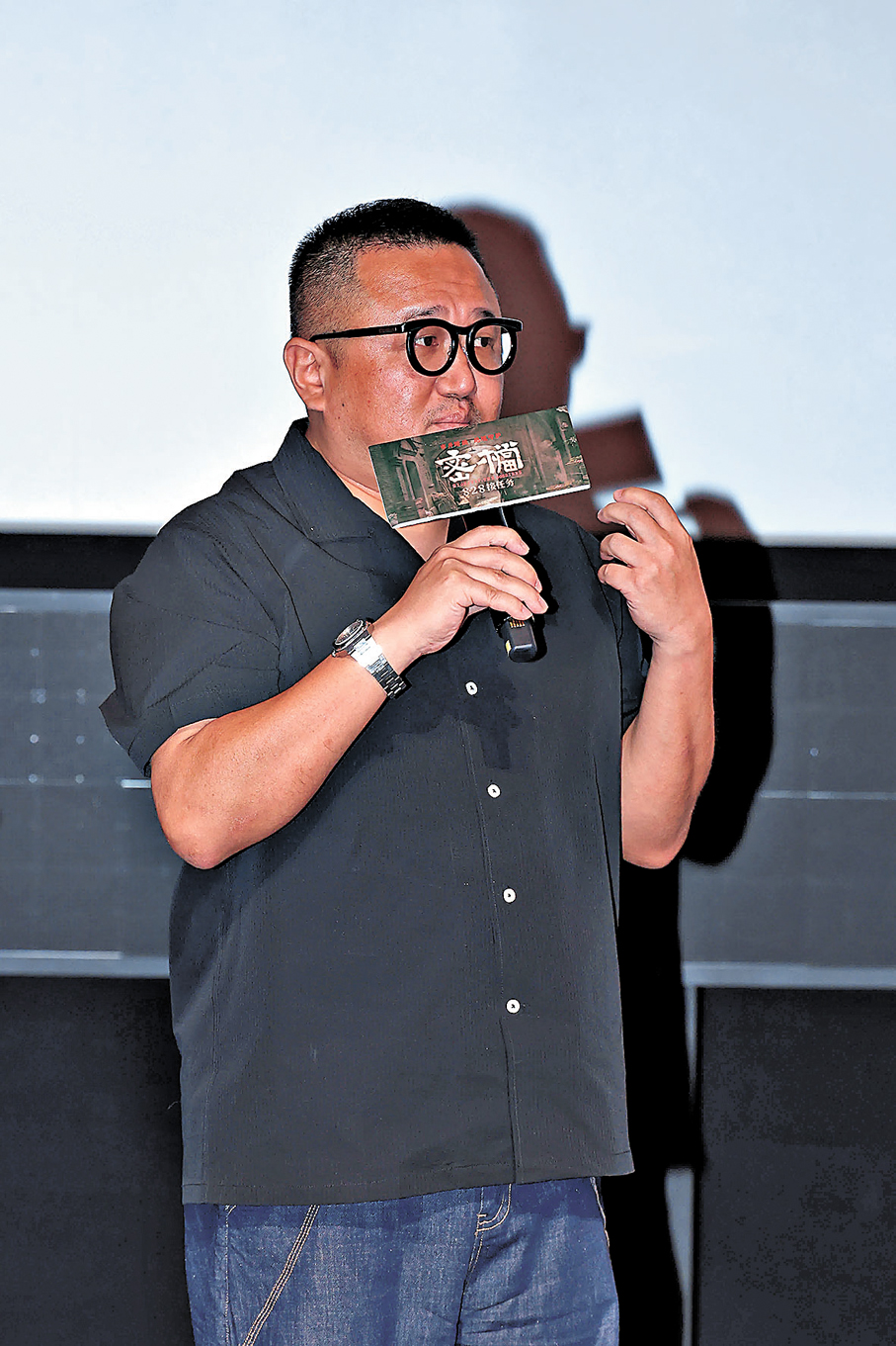 ●烈士後人秦嶺感謝主創還原歷史。 香港文匯報 記者張帆  攝