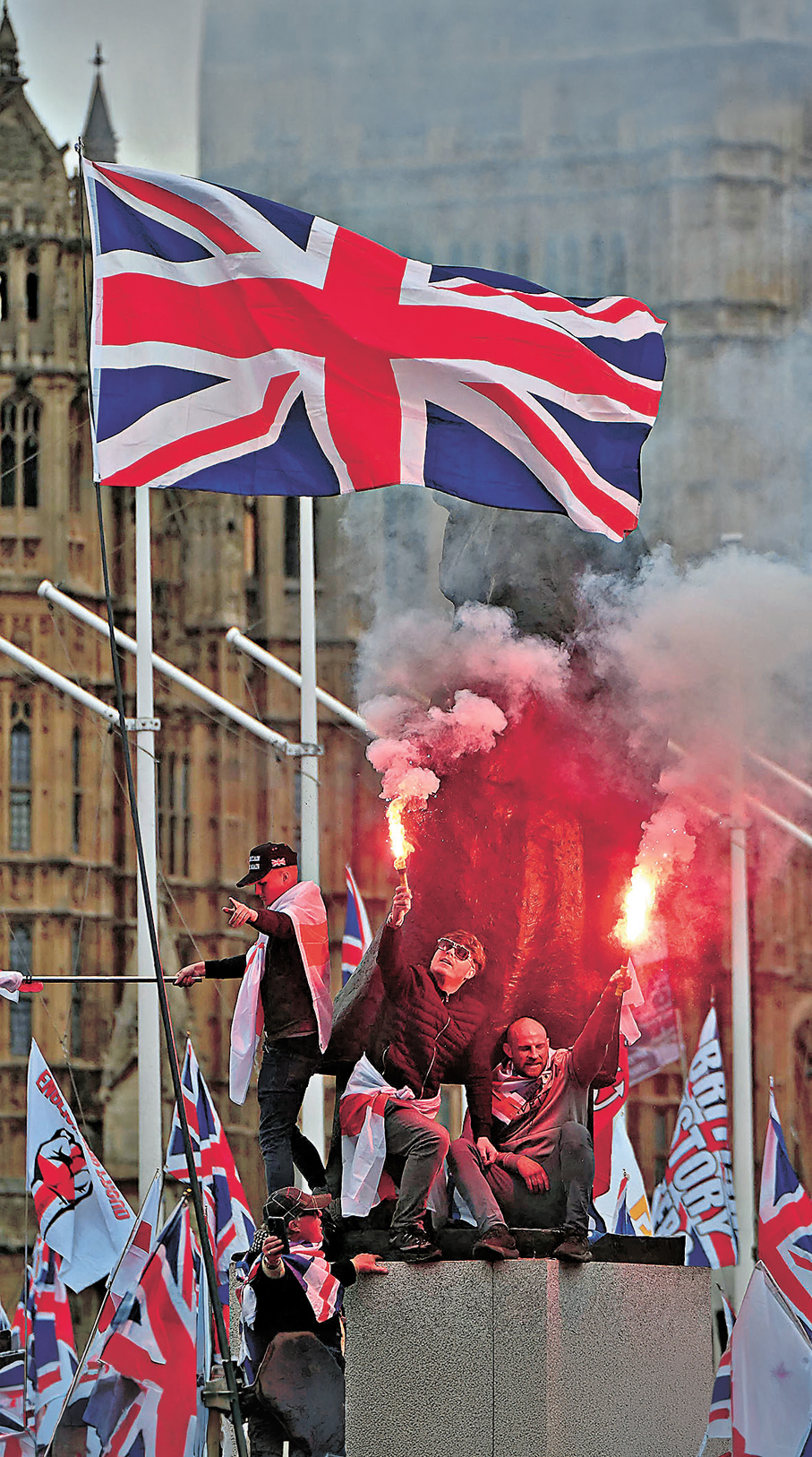 ●英國極右人士今夏多番舉行反移民示威。 資料圖片