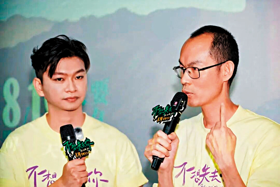 ●鄭潤奇（左）與藍鴻春曾聯手拍攝多部影片。  深圳傳真
