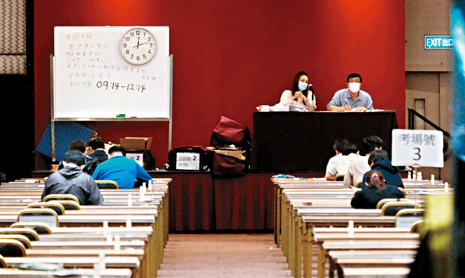 ●此次律師法修改作了5項針對性規定，其中將規定香港法律執業者、澳門執業律師通過粵港澳大灣區律師執業考試取得內地執業資質者，可在粵港澳大灣區內地九市從事規定範圍的法律業務。圖為粵港澳大灣區律師執業考試的香港考場。資料圖片