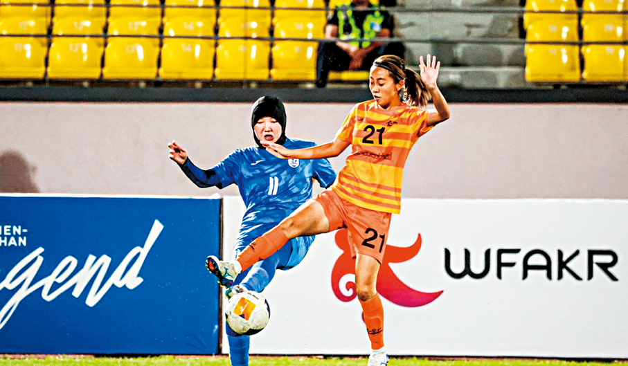 ●仁足社（橙衫）以4：0大勝FC伊爾伯斯，小組兩連勝。 亞洲足協圖片