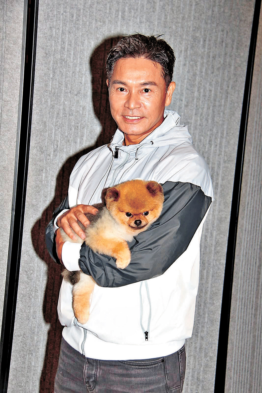 郭晉安笑稱愛犬很黏人。