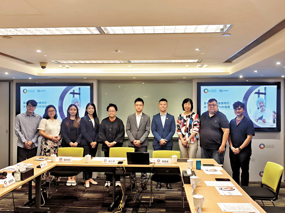 ●團結香港基金建議發展適合香港的「社會處方」模式，透過社區連結員把慢性病、社交孤立市民對接社區資源，補足臨床醫療的缺口。香港文匯報記者鍾靜雯  攝