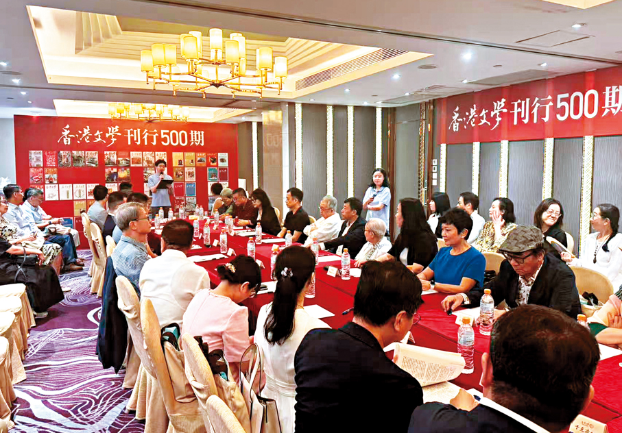 ●座談會場面熱鬧，作家、學者各抒己見。   記者丁寧  攝