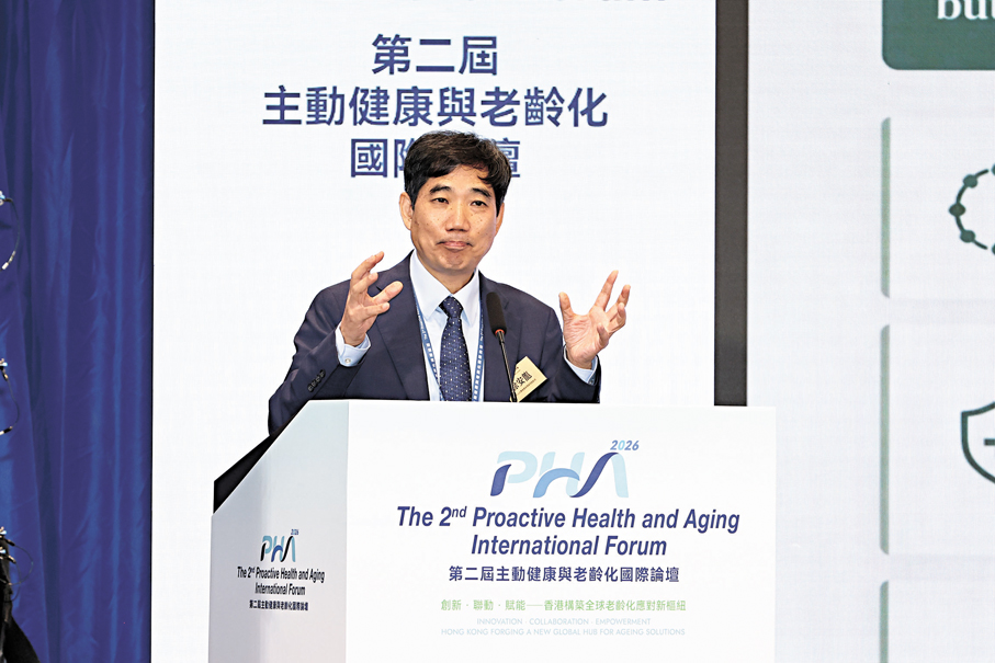 ●與會代表徐安龍同時具備西醫與中醫背景。 香港文匯報記者黃艾力 攝