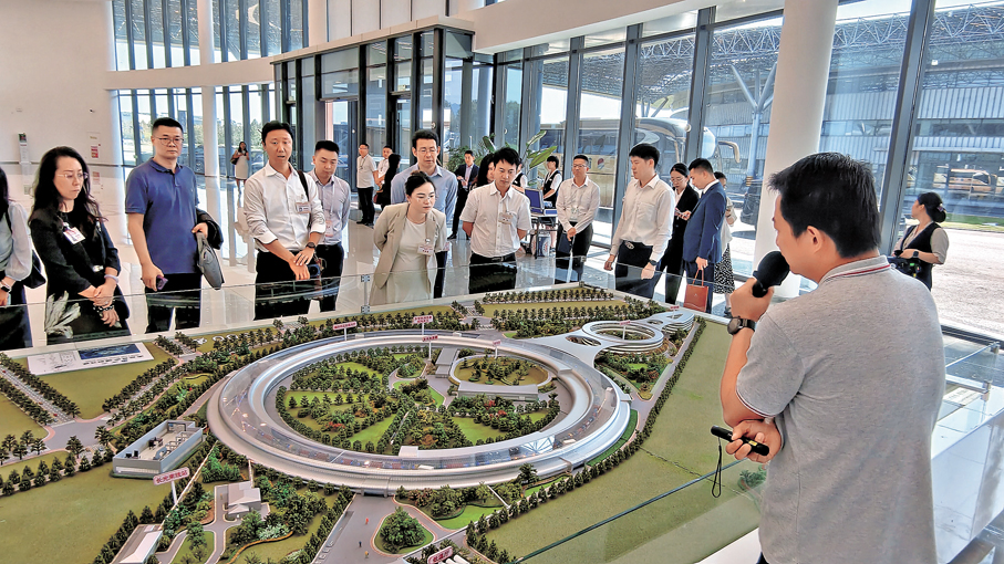 ●跨國企業負責人參訪北京懷柔科學城。