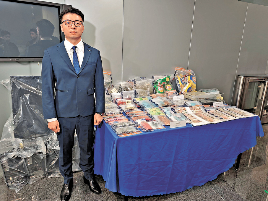 ●警方講述「凜光」行動詳情及展示證物。 香港文匯報記者劉友光  攝