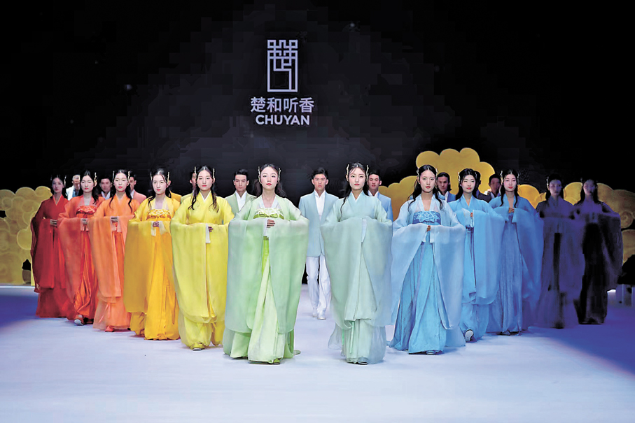 ●「楚和聽香」每年都以一個主題，在中國國際時裝周舉辦時裝發布會。