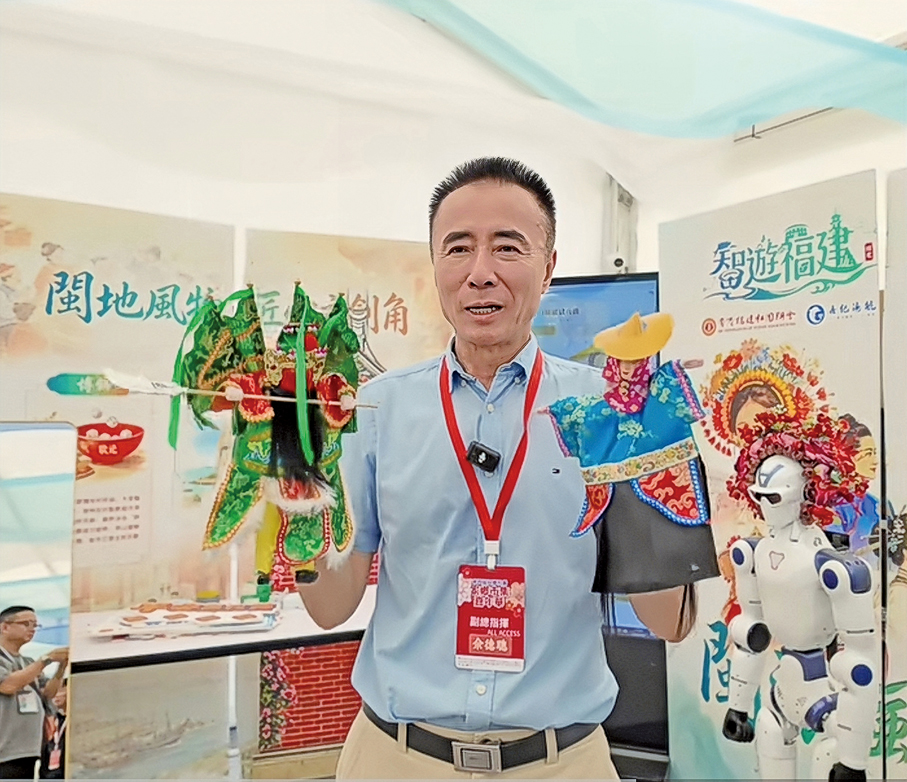 ●佘德聰積極推介家鄉市集好物，拓寬家鄉特產對外展示渠道。