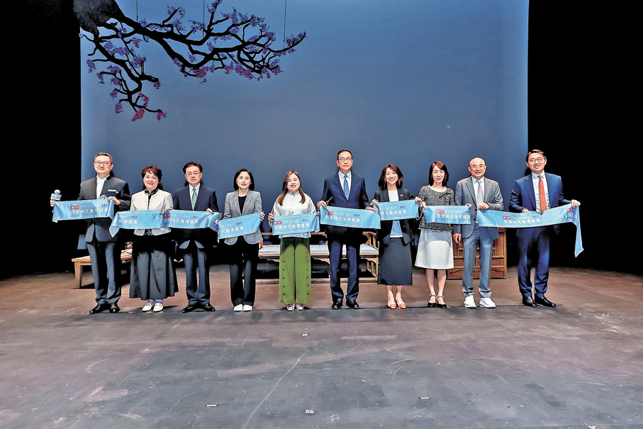 ●各嘉賓出席《我愛桃花》香港首演開幕儀式。 