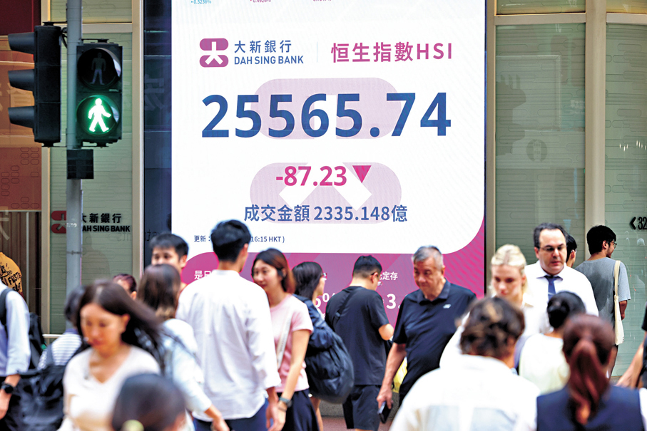 ●有消息指，港交所正研究上市機制第二階段檢討的核心方案，當中或涉及GEM或併入主板。圖為港股昨日收市。 中通社