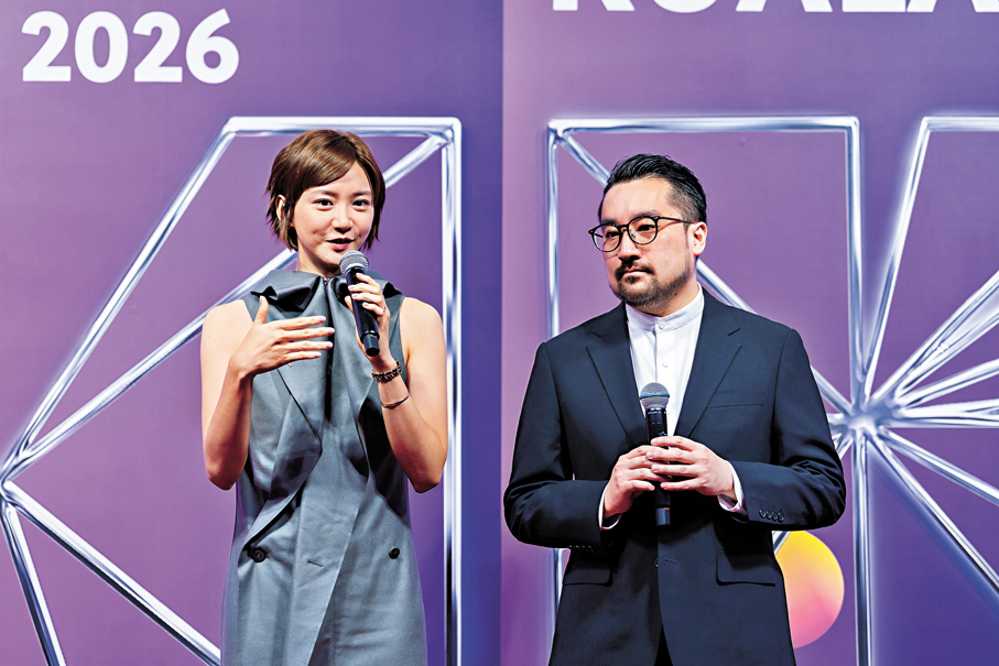 ●導演王德健（右）和袁澧林與馬來西亞影迷交流。大會供圖