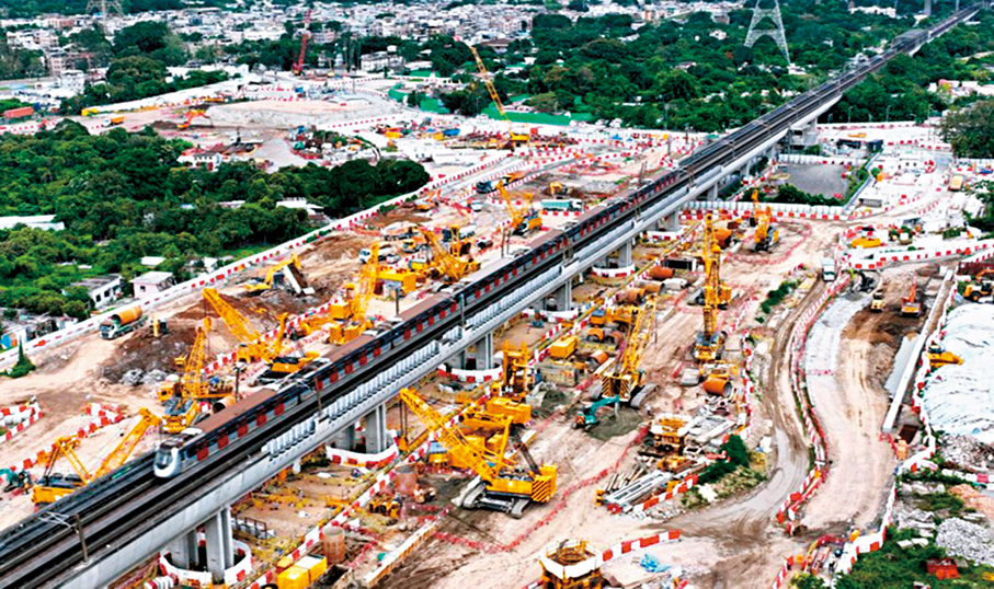 ●港鐵洪水橋站的車站組件先在距離高架橋約30米的工地上組裝成主體結構，預計在明年第一季及第三季進行合攏、裝嵌及固定，成為完整的車站結構。 港鐵供圖