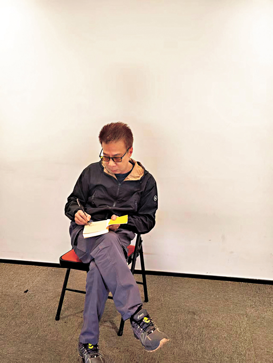 ●劉卓輝一直喜歡寫的是社會觀察、人間百態。 香港文匯報記者胡若璋 攝