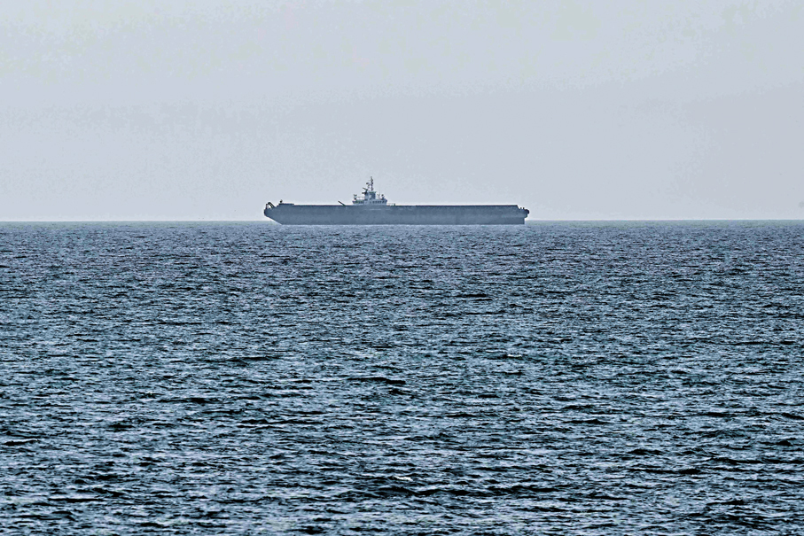 ●霍爾木茲海峽已因應軍事打擊而封鎖6個月，該水道處於大體癱瘓狀態。 資料圖片