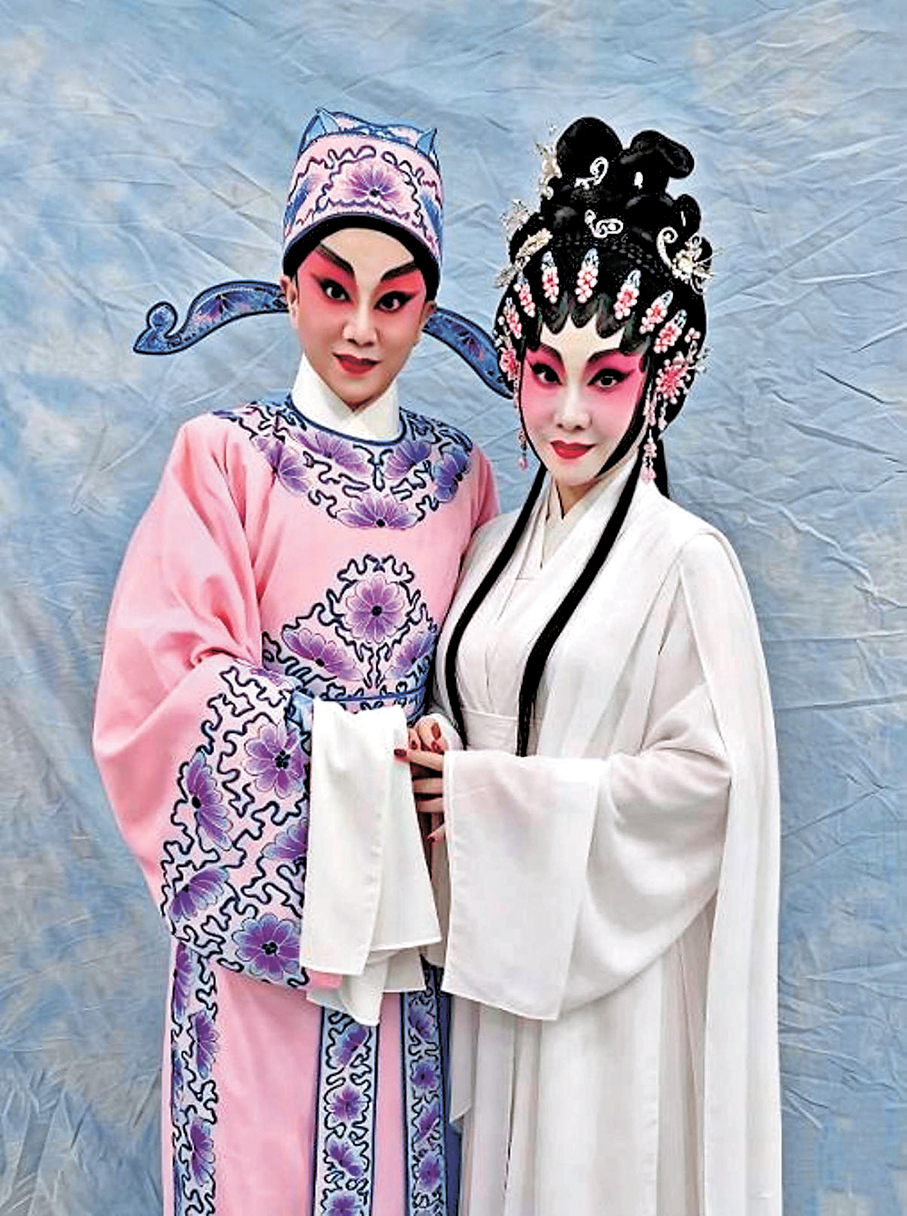 ●劉惠鳴（左）與莊婉仙主演重塑《十二欄杆十二釵》。 揚鳴粵劇團供圖