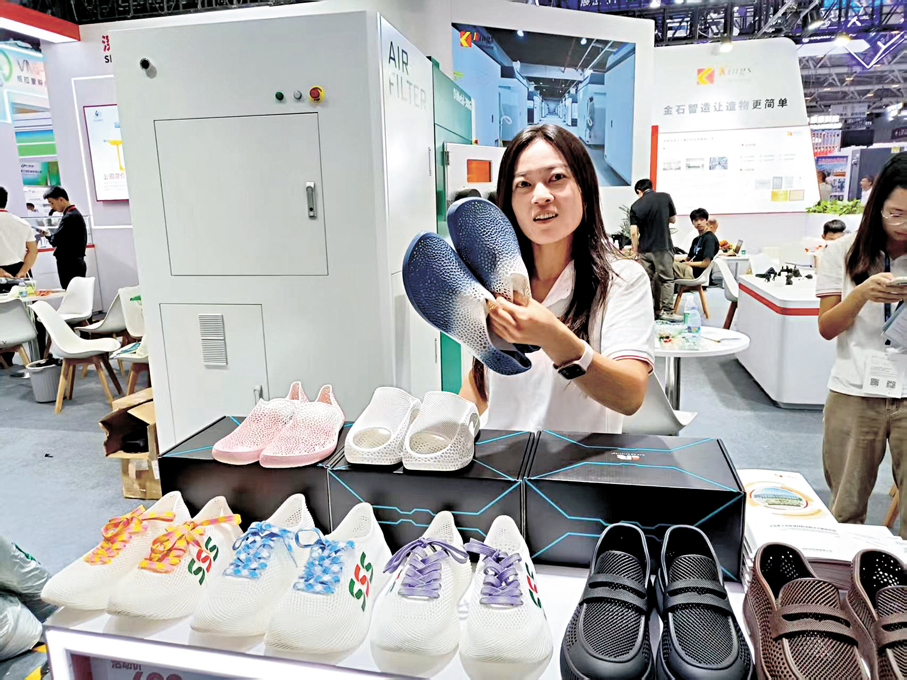 ●3D打印透氣鞋，受到香港大學生群體青睞。 香港文匯報記者李昌鴻 攝