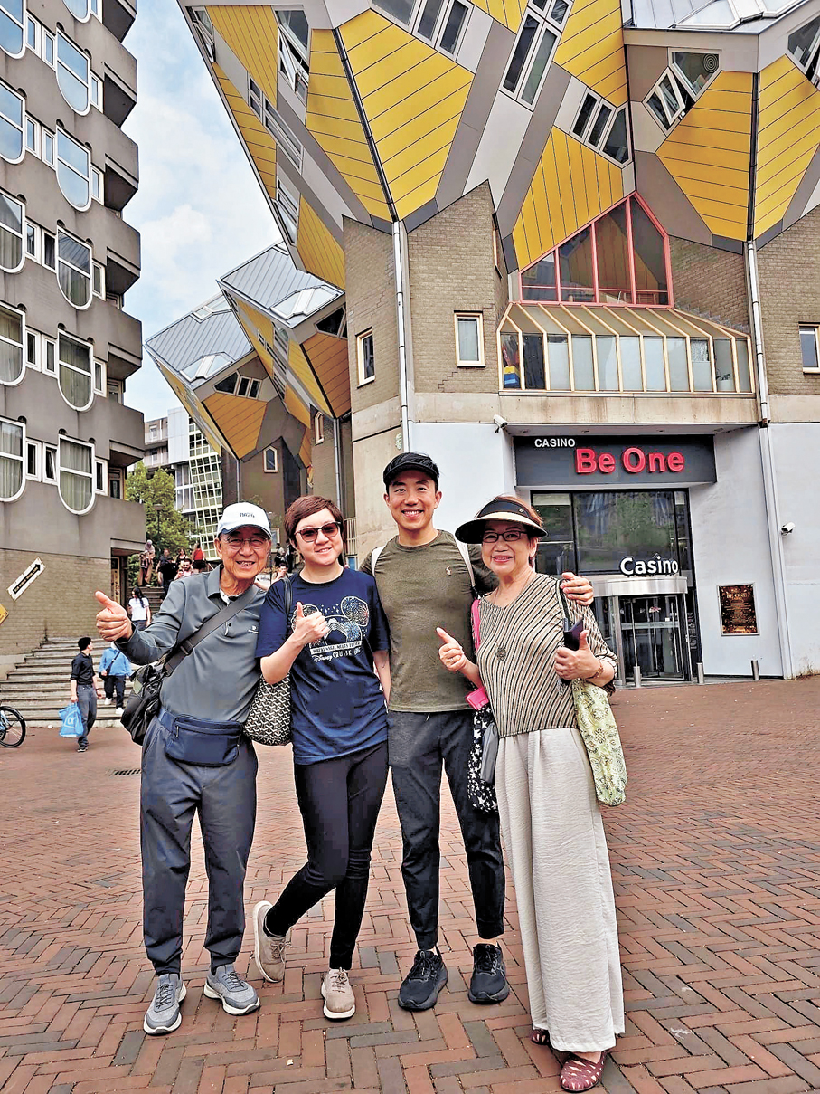 ●郵輪之旅，和子女來到了荷蘭的鹿特丹，欣賞前衛的現代建築「方塊屋」。 作者供圖
