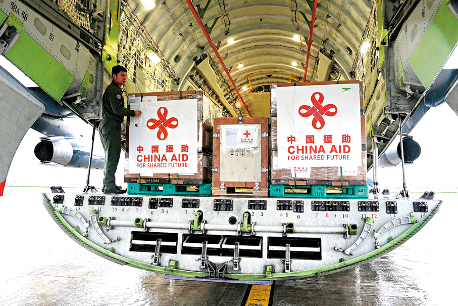 ●中國第二批緊急援助物資運抵尼泊爾。中新社