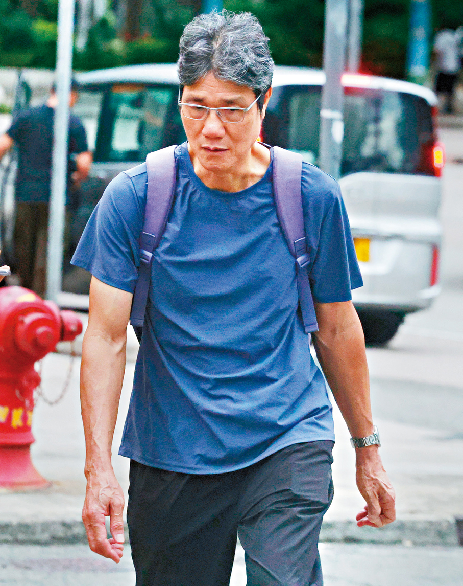 ●陳先生希望跟進相關財務進度。香港文匯報記者郭木又 攝