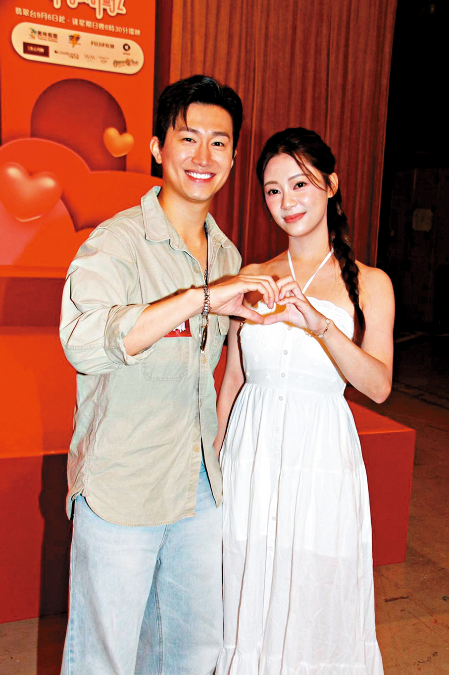 ●因《女神配對計劃》成功配對的曾展望和葉蒨文昨日擔任司儀。 香港文匯報記者吳文釗  攝