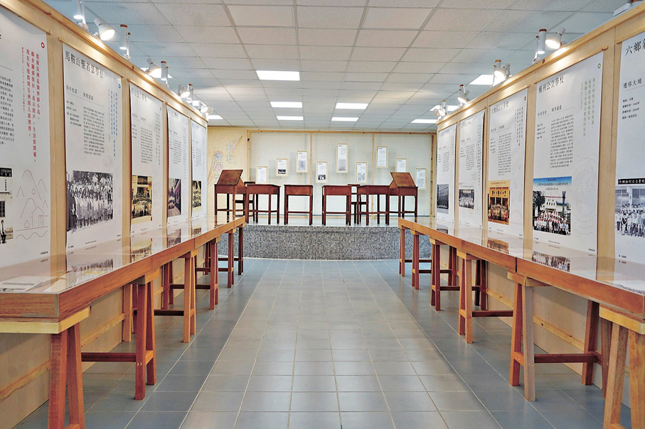 ●《香。校變奏》村校藝術展透過校歌、文物和史料講述村校故事。