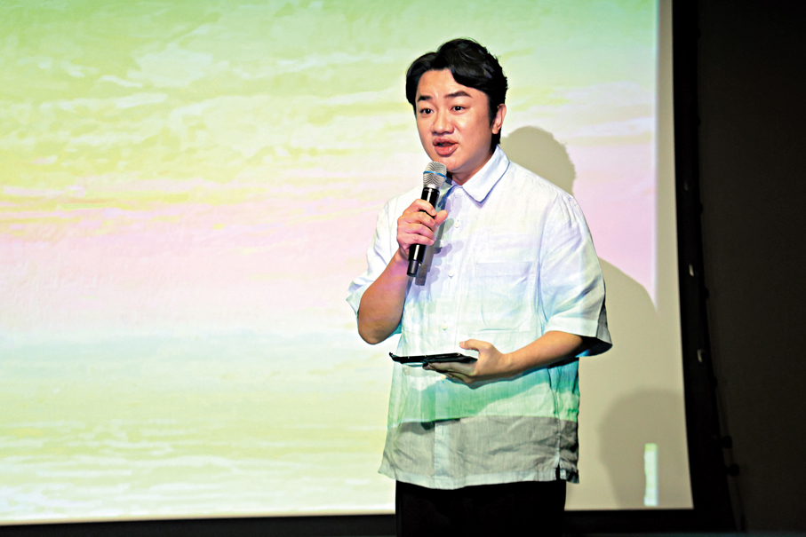 ●王祖藍擔任大會司儀。 香港文匯報記者北山彥  攝