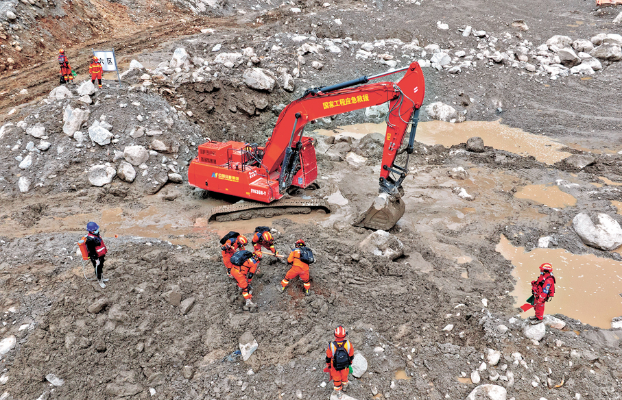●西藏將研究吉隆口岸功能恢復等事宜。9月6日，吉隆泥石流災害核心區搶險救援工作持續推進。圖為9月6日拍攝的災害核心區搜尋現場。 新華社