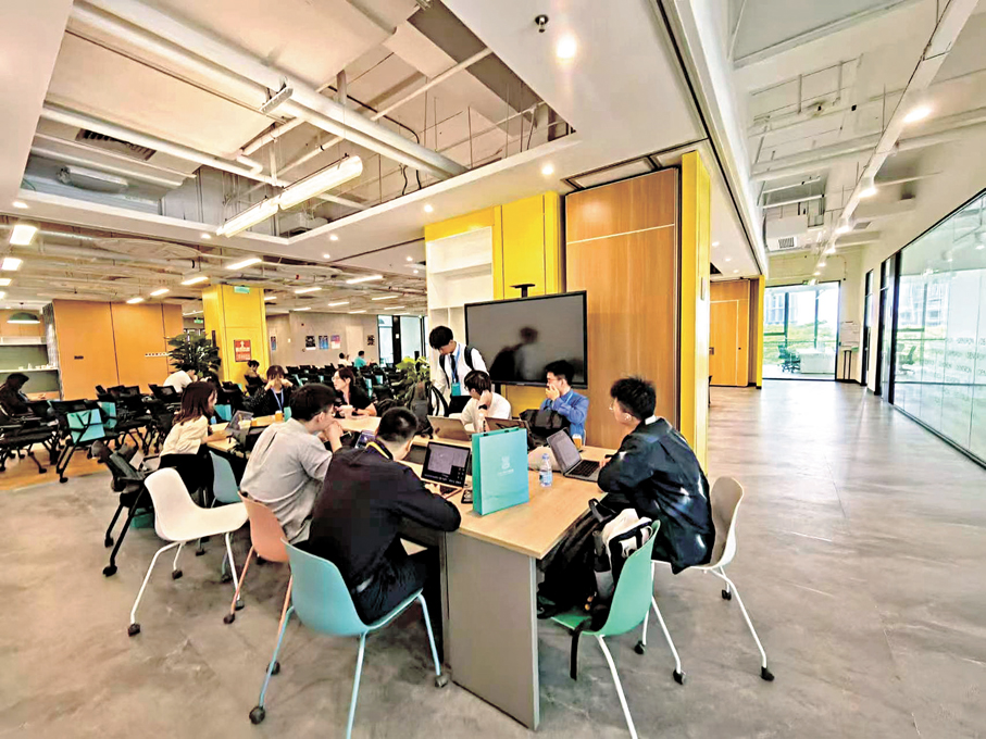 ●香港大學青年科創學院集聚了香港創新創業青年171名，引進科創團隊及初創企業超100家。圖為香港大學青年科創學院。  資料圖片