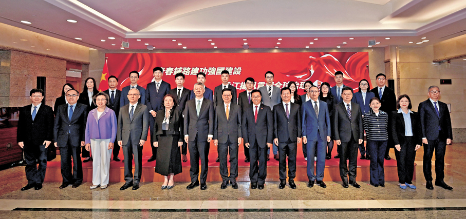 ●香港特區青年公務員赴聯合國系統任職發布儀式昨日在外交公署舉行。 政府新聞處