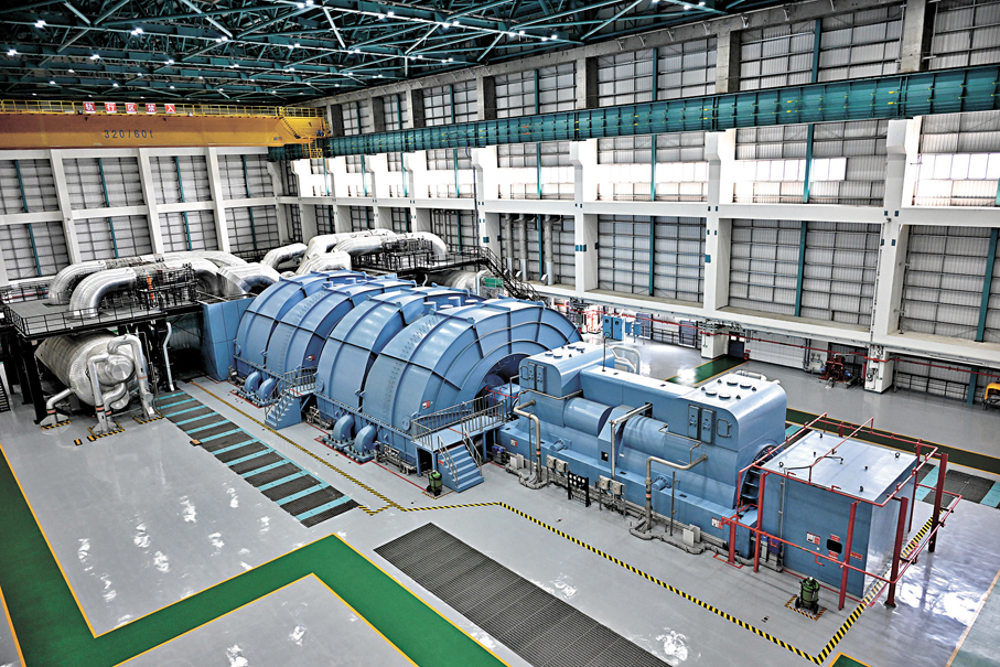 ●早前大灣區首台「華龍一號」核電機組——中廣核廣東太平嶺核電項目1號機組投產發電。圖為1號機組汽輪發電機。資料圖片