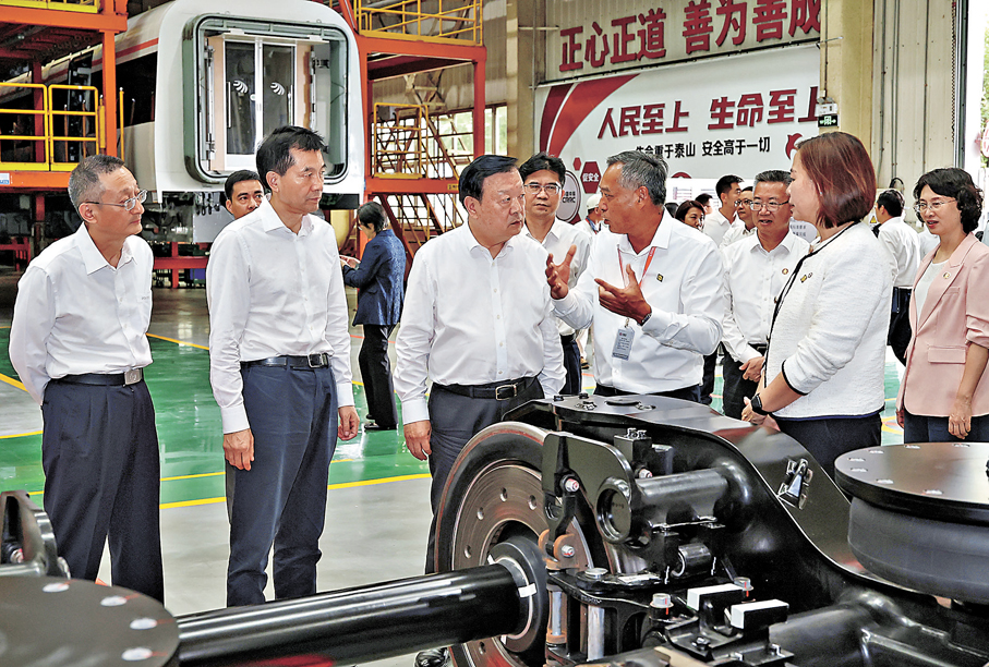 ●夏寶龍在中車廣東軌道交通車輛有限公司調研。 港澳辦圖片