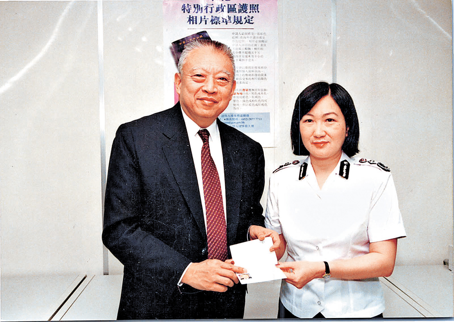 ●葉劉淑儀分享與董建華的合照。 葉劉淑儀Fb圖片